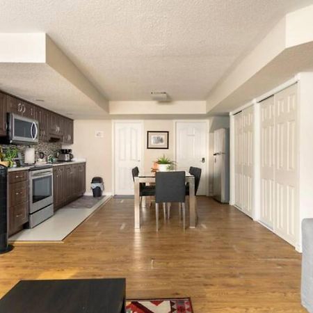 Self Check-In Spacious Apartment With Full Kitchen オタワ エクステリア 写真