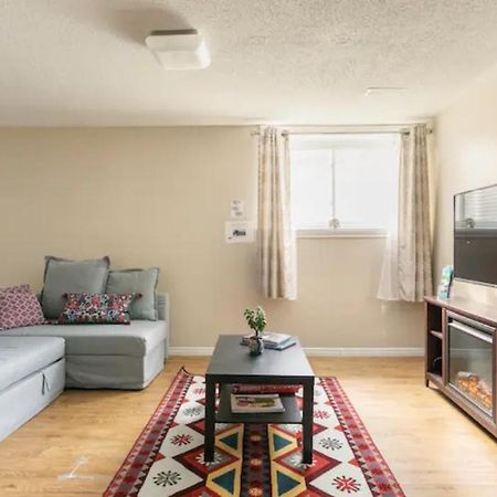 Self Check-In Spacious Apartment With Full Kitchen オタワ エクステリア 写真