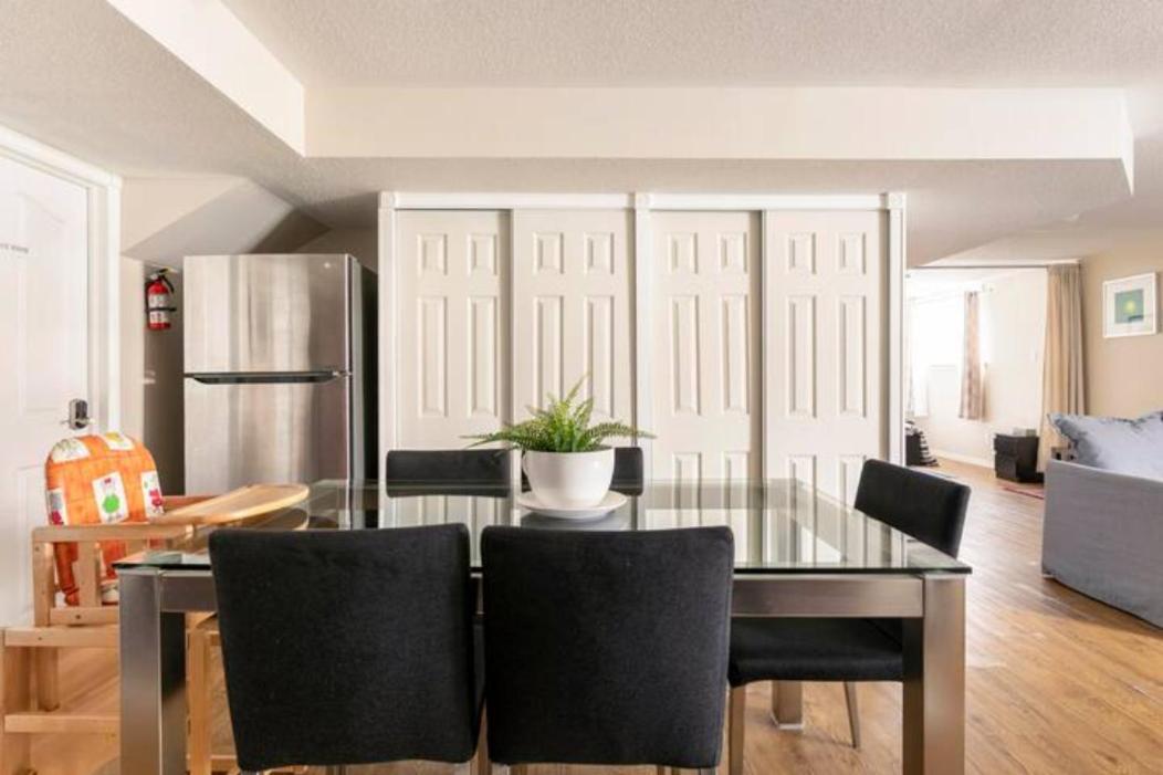 Self Check-In Spacious Apartment With Full Kitchen オタワ エクステリア 写真