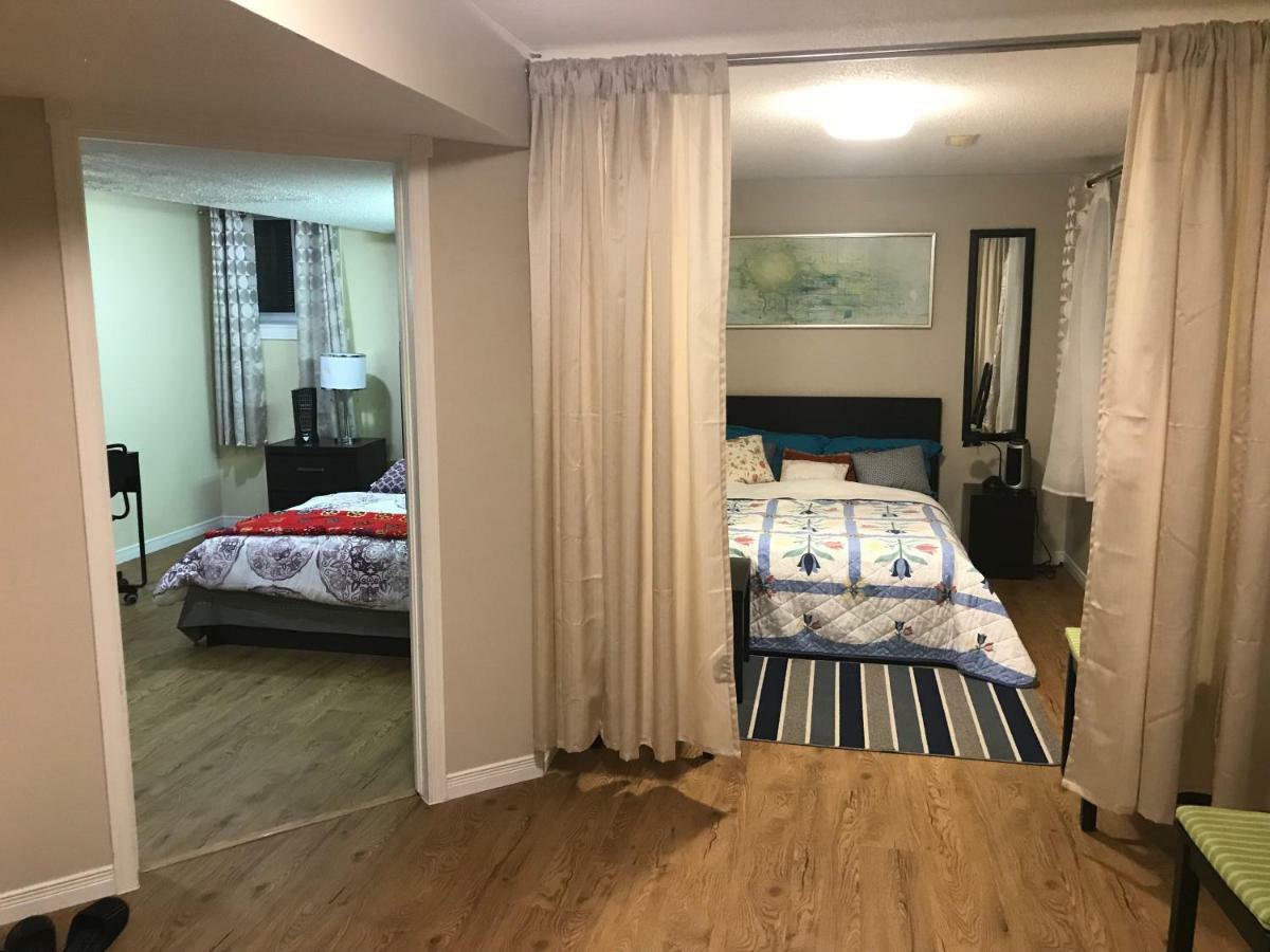 Self Check-In Spacious Apartment With Full Kitchen オタワ エクステリア 写真