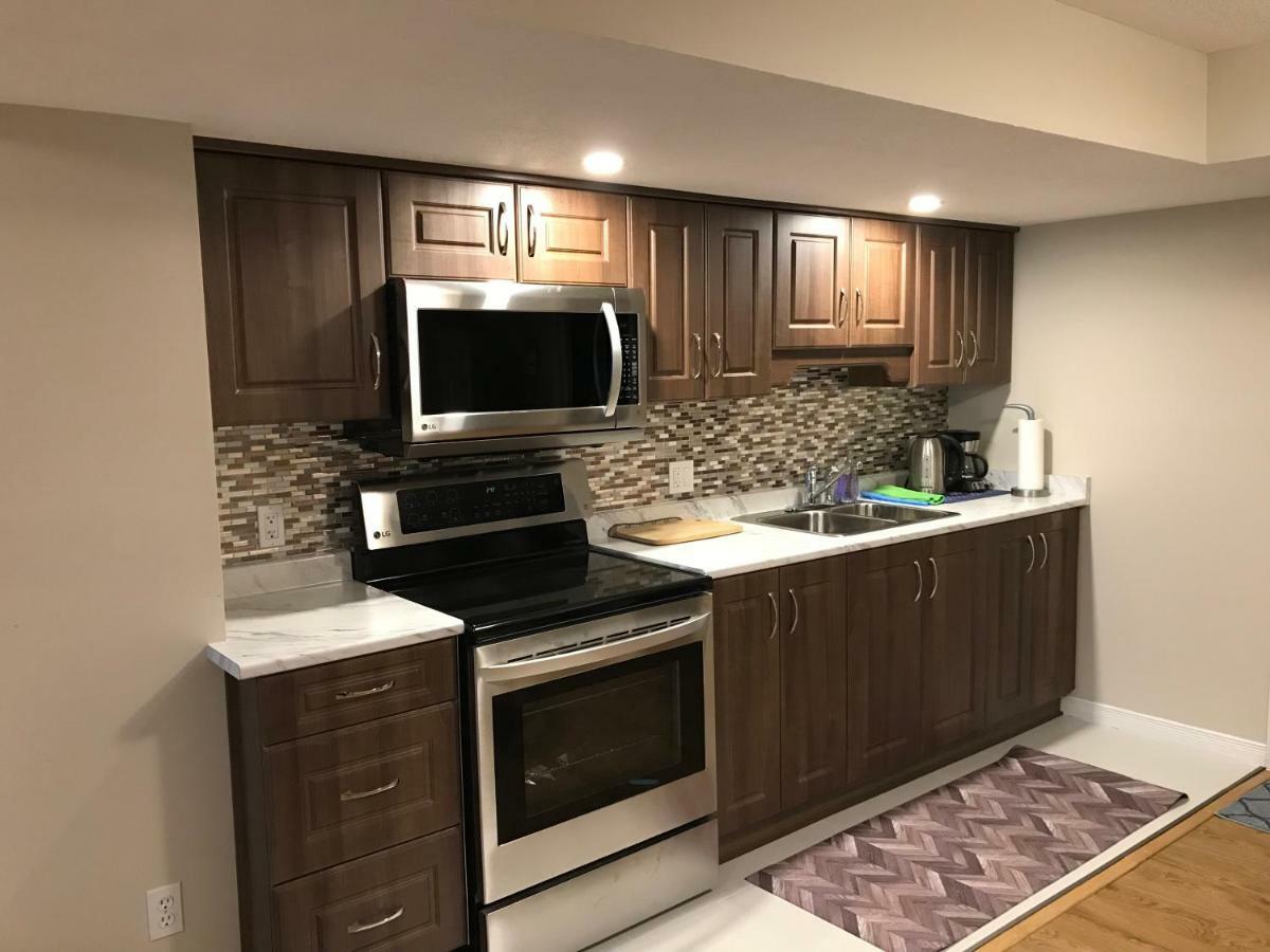 Self Check-In Spacious Apartment With Full Kitchen オタワ エクステリア 写真
