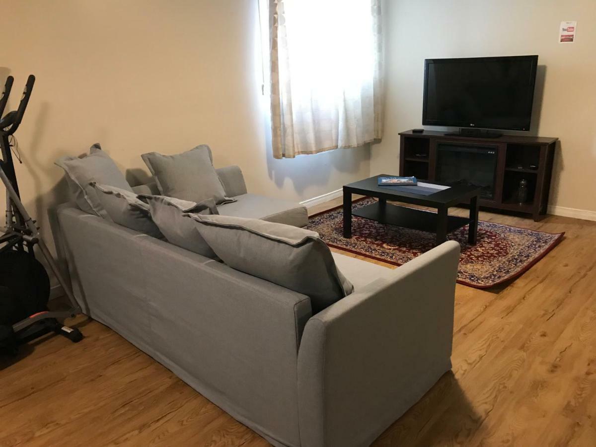 Self Check-In Spacious Apartment With Full Kitchen オタワ エクステリア 写真