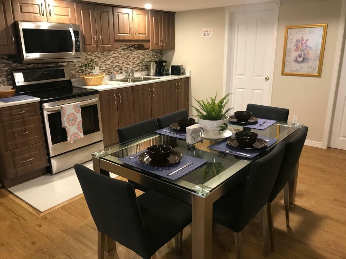Self Check-In Spacious Apartment With Full Kitchen オタワ エクステリア 写真