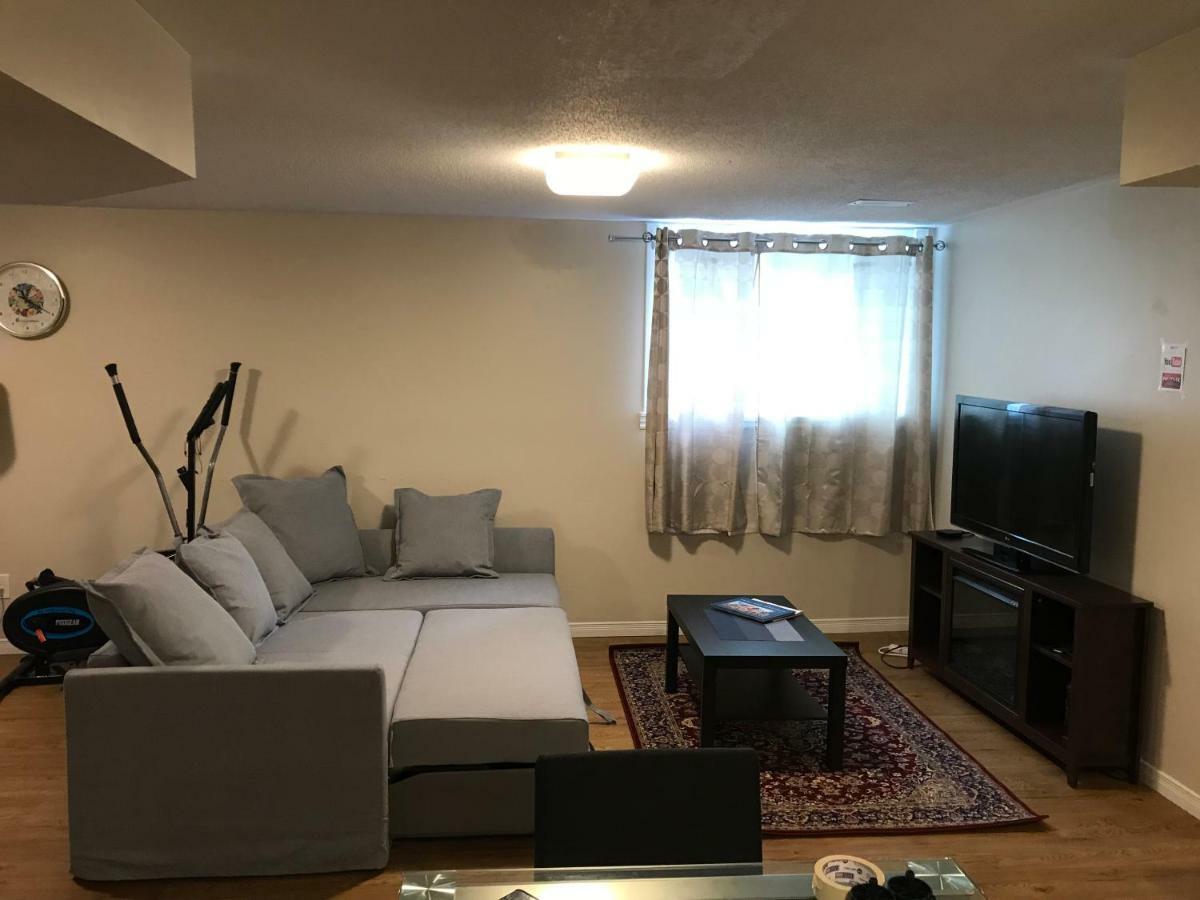 Self Check-In Spacious Apartment With Full Kitchen オタワ エクステリア 写真