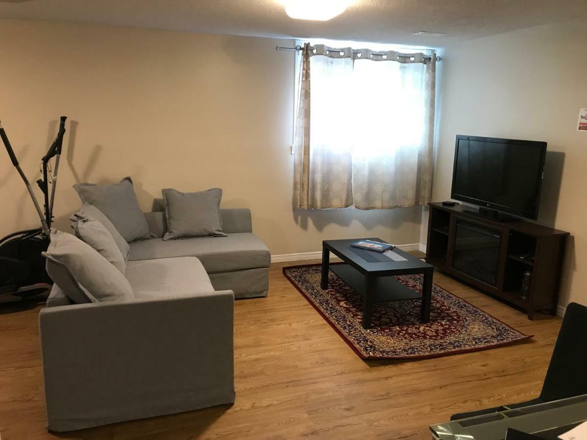 Self Check-In Spacious Apartment With Full Kitchen オタワ エクステリア 写真