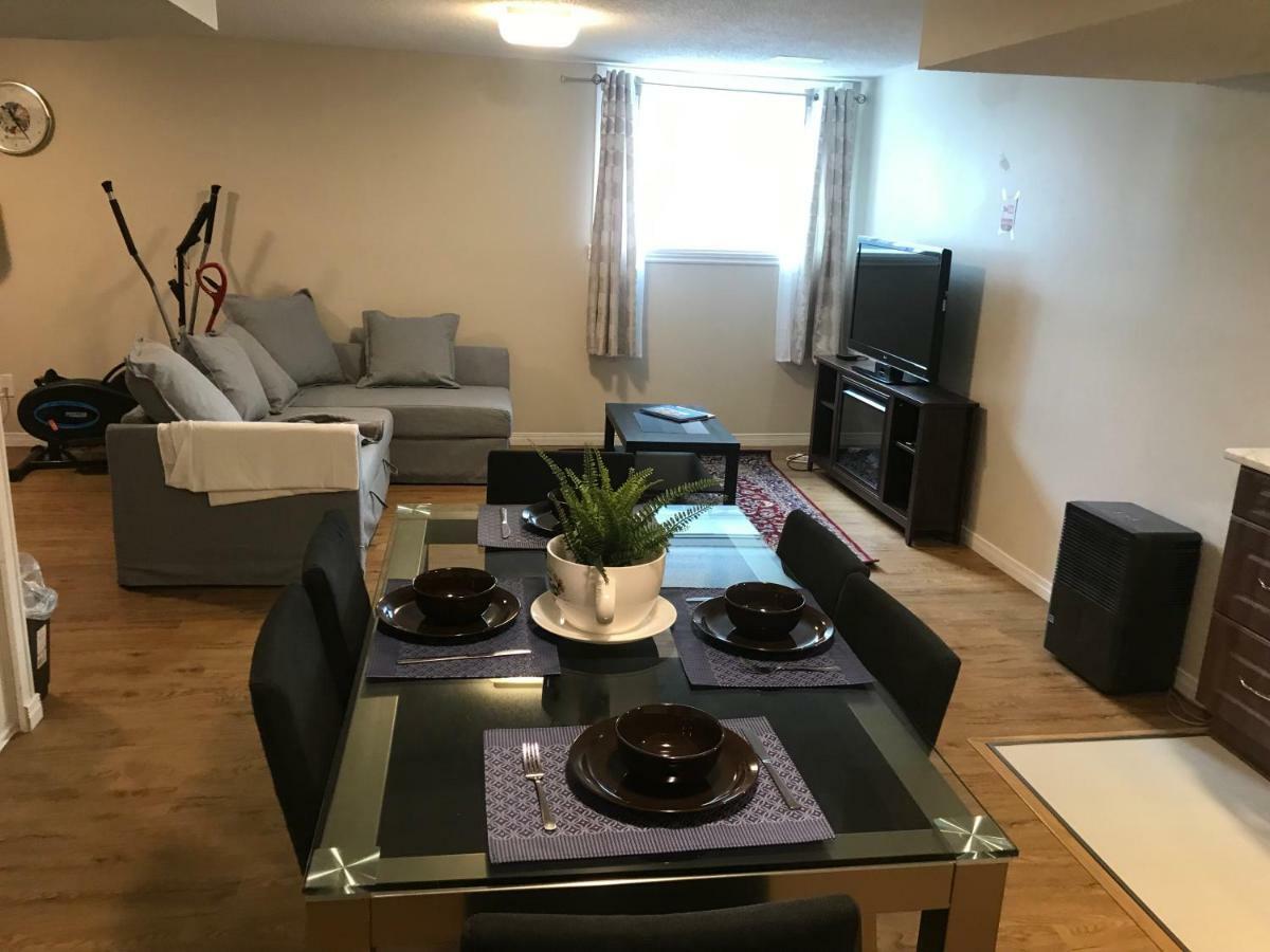 Self Check-In Spacious Apartment With Full Kitchen オタワ エクステリア 写真